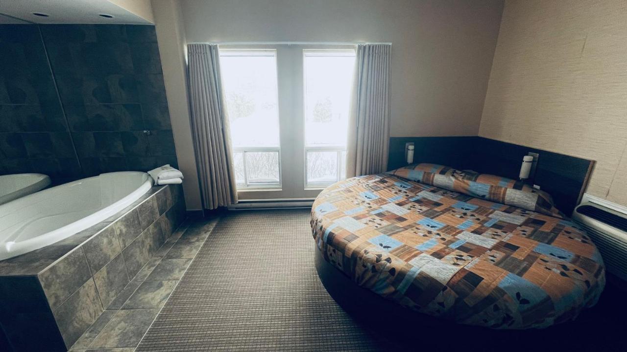 Motel Falcon Brossard Exterior photo